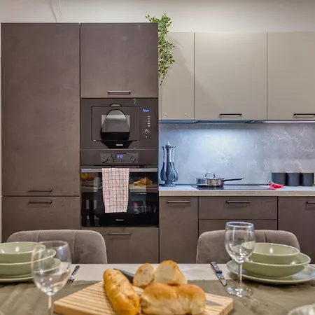 아파트 The Gate - A Fortress Of Luxury By Solea Homes *